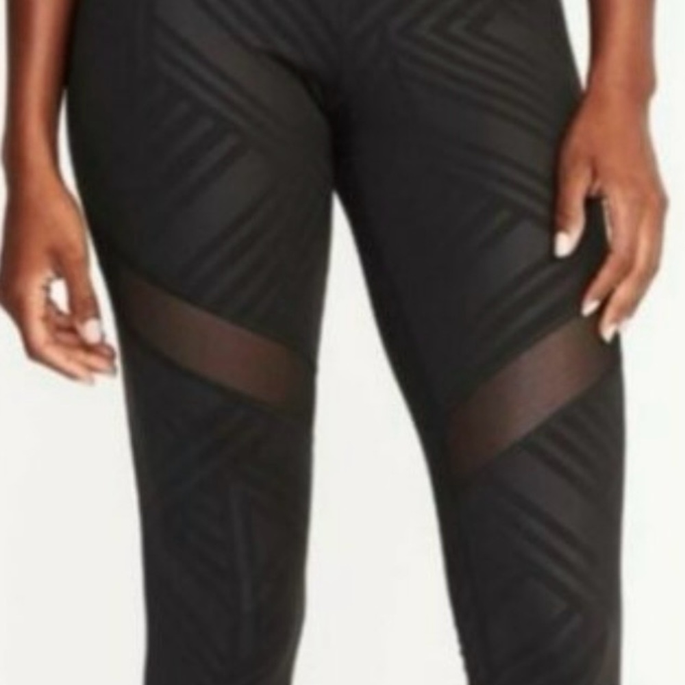 Old Navy Active Black Go-Dry Patterned Mesh Leggings